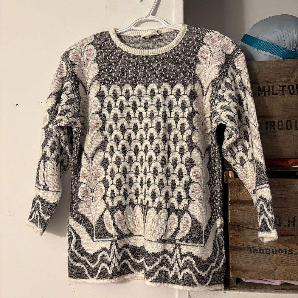 Vintage 80s Patterned Paisley Gray and Cream Women's Knit Sweater Size Large